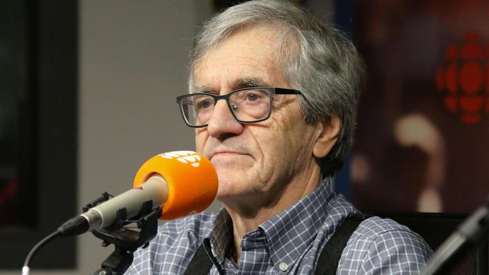 Dr Rémi Bouchard en studio