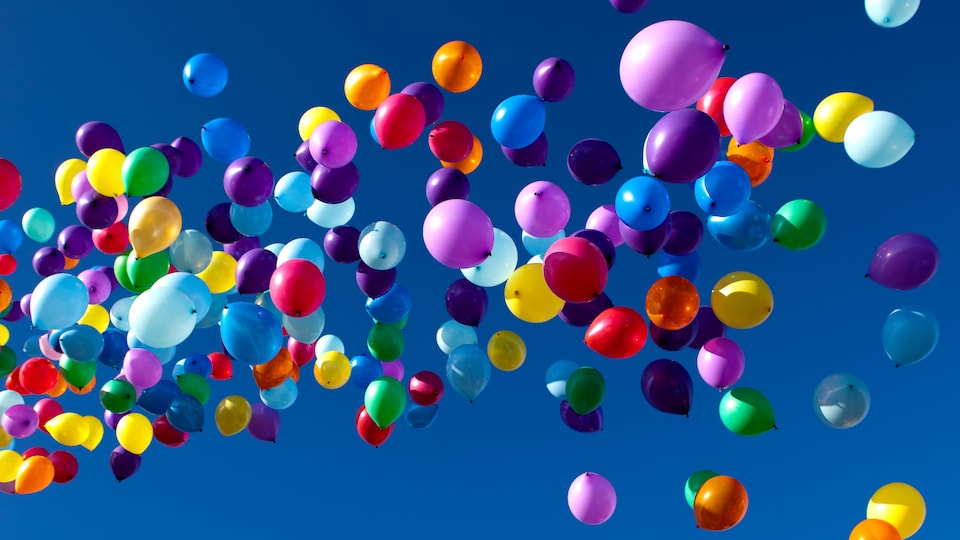 Apres L Interdiction Des Pailles De Plastique Le Sort Des Ballons Semble Etre Scelle