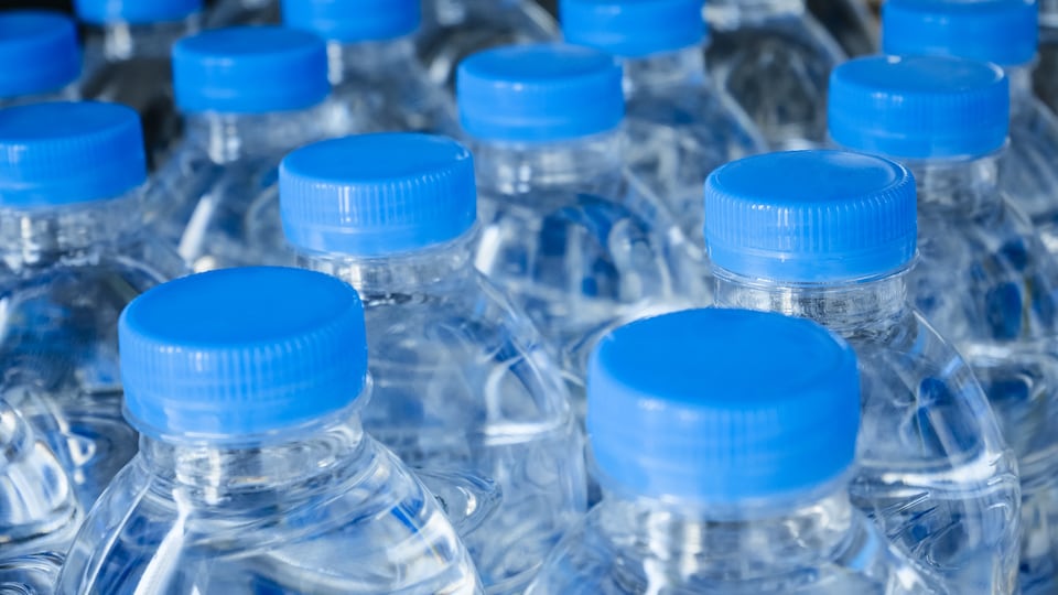 La différence de prix entre l'eau en bouteille et l'eau du robinet est astronomique, dit Mathieu Bergeron.