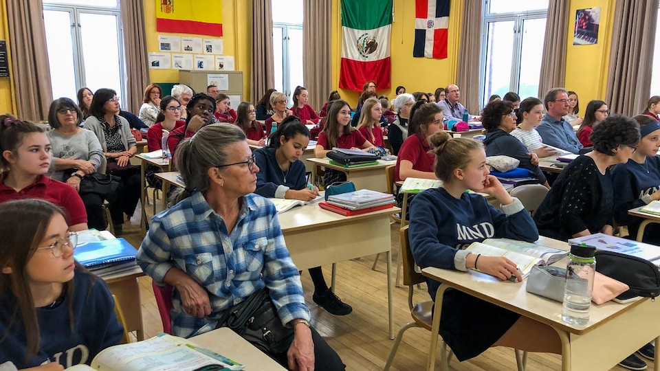 Une journée d'échanges élèves et grands-parents au Collège Mont Notre-Dame de Sherbrooke.