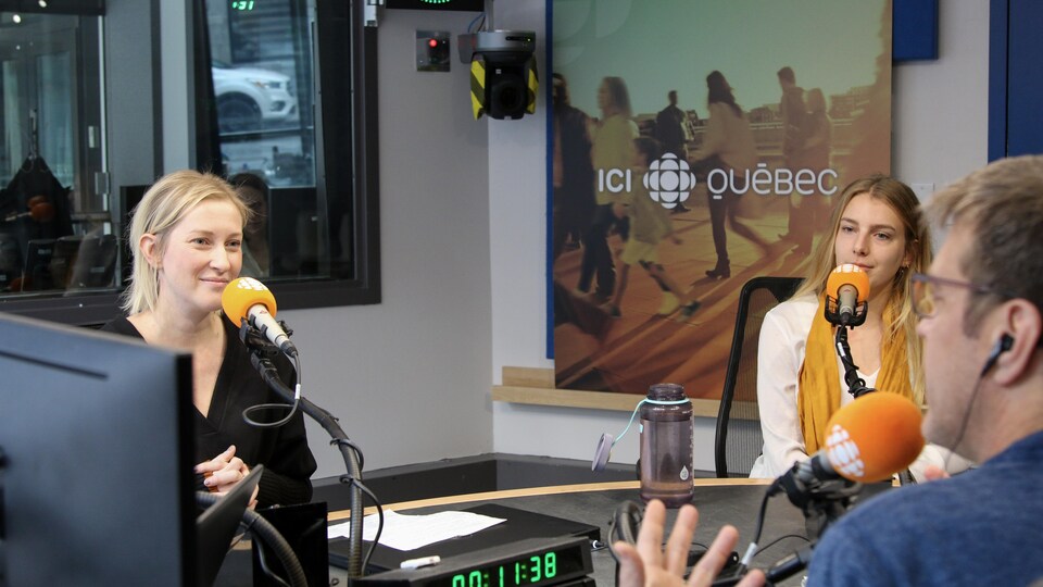 Emmanuelle Careau, vice-doyenne à la responsabilité sociale de la faculté de médecine de l’Université Laval et Inès Gargya, étudiante de 3e année en médecine, en entrevue à l'émission Première heure avec Claude Bernatchez.