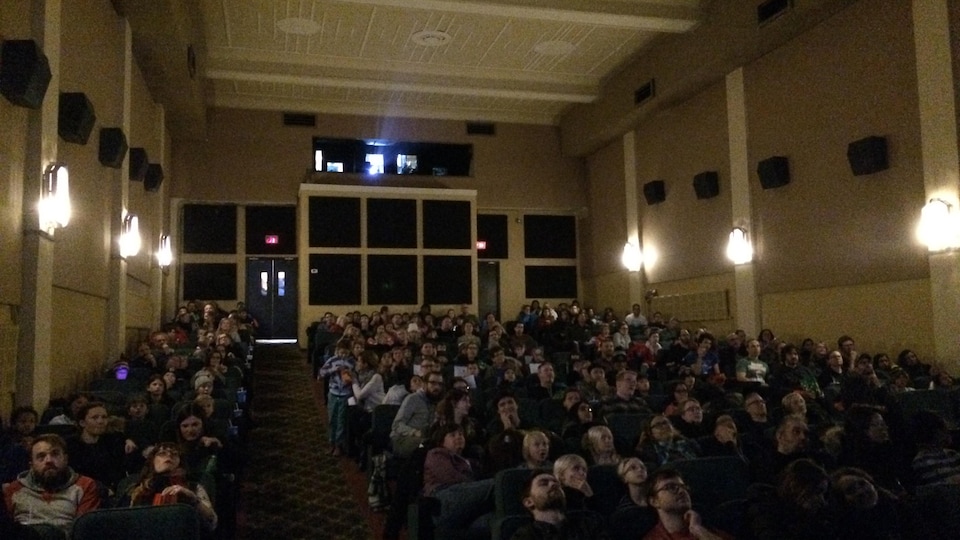 La salle de projection du cinéma Revue de Toronto