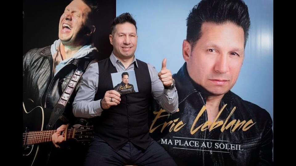 Éric Leblanc, auteur-compositeur-interprète, présentant son premier album Ma place au soleil