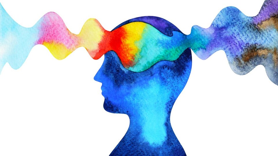 Dessin du profil d'une personne dont le cerveau est traversé par des pensées.