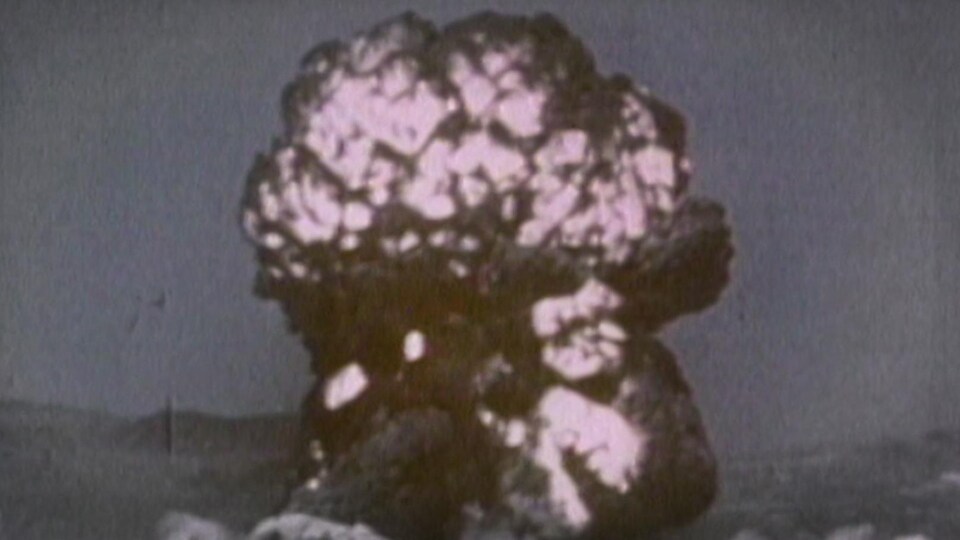 Champignon nucléaire, après l'explosion d'une bombe en Inde en 1974.