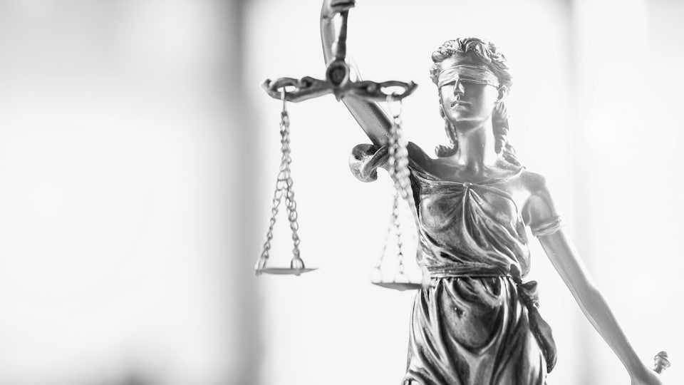 Une statue représentant la justice