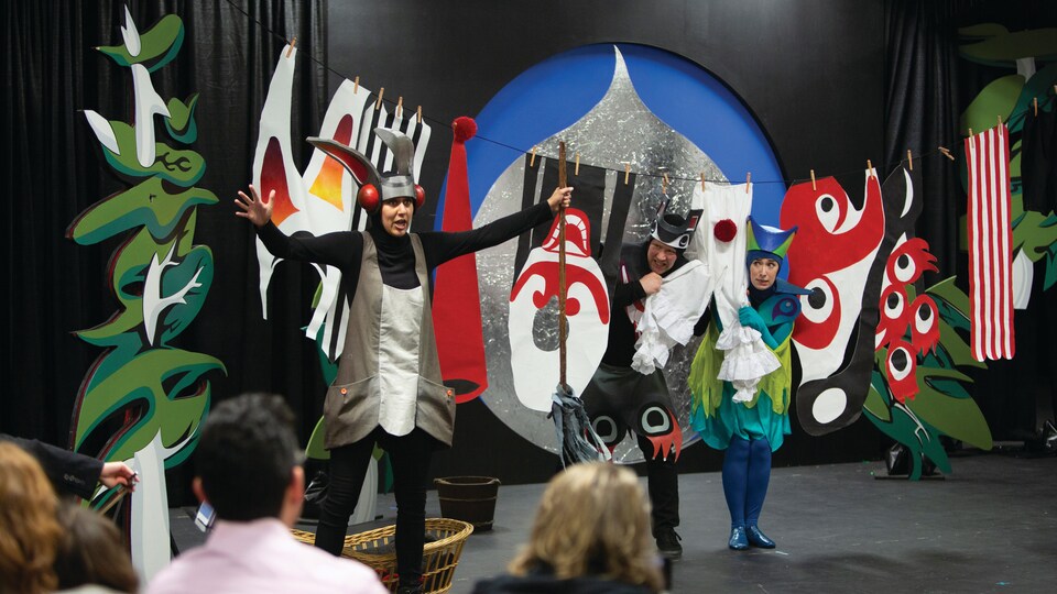 Pacific Opera donne accès sur son site à la vidéo de Flight of the Hummingbird, coproduit avec le Vancouver Opera.