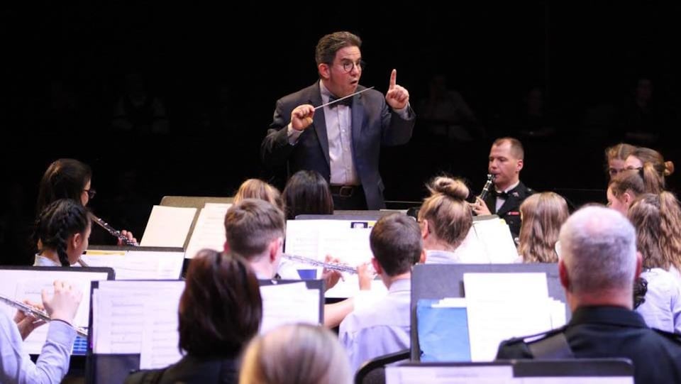 Le chef François Dorion en concert avec ses étudiants