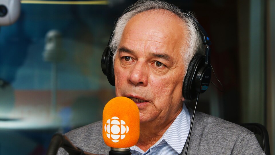 Ghislain Picard, chef de l'APNQL, répond aux questions de Franco Nuovo au micro d'ICI Première.