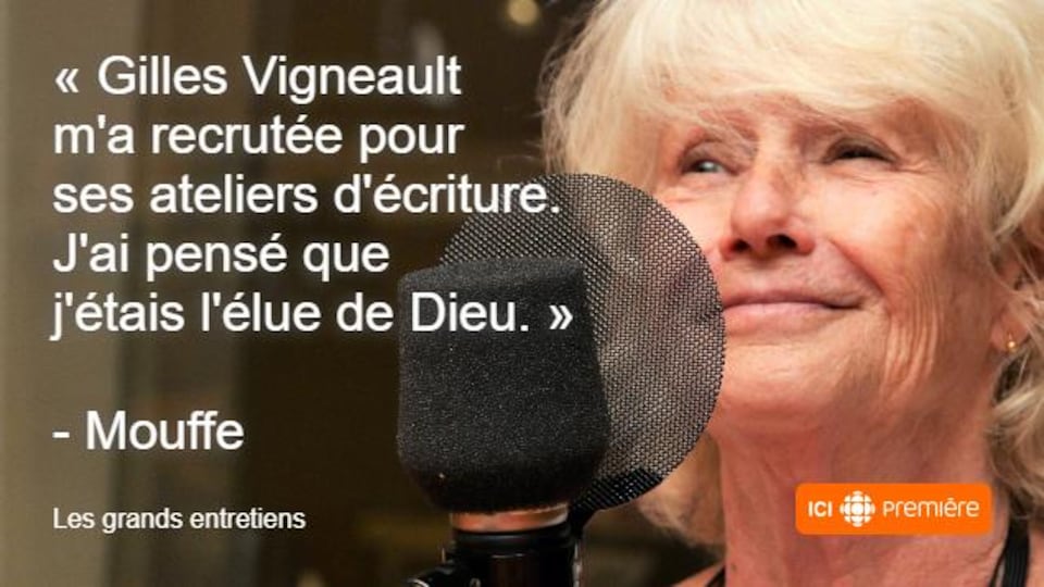 Montage du visage de Mouffe au micro de Radio-Canada, accompagné de la citation : « Gilles Vigneault m’a recrutée pour ses ateliers d’écriture. J’ai pensé que j’étais l’élue de Dieu. »
