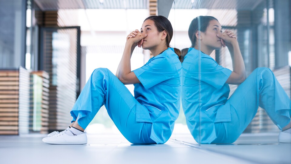 La situation des infirmières qui sont à bout de souffle continue de susciter de nombreuses réactions.