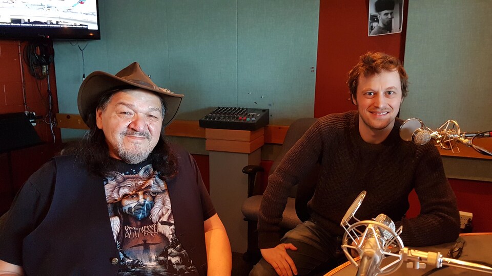 Xavier Huard, concepteur du projet Tshimushuminutsh et Grégoire Canapé, aîné de Pessamit