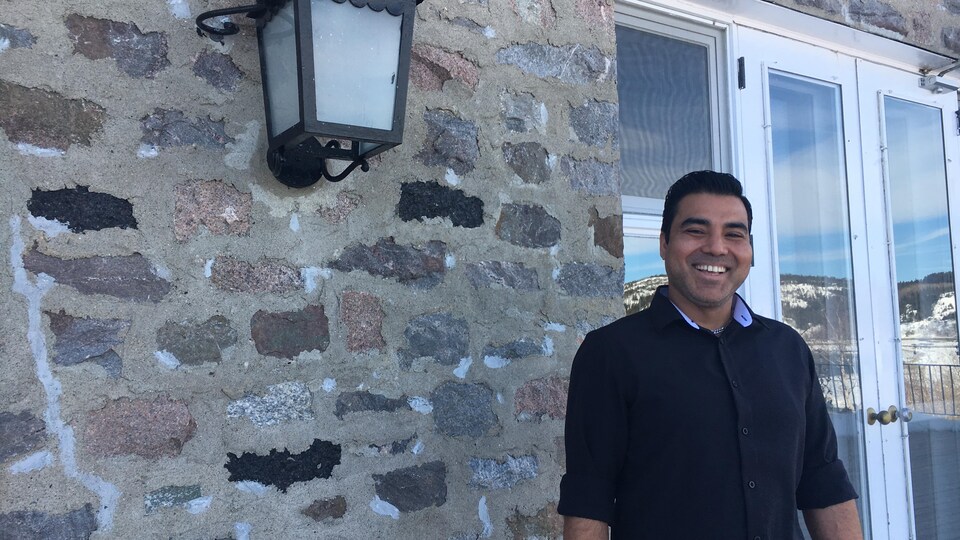 Gyan Prasad Népal, surnommé Devendra qui habite Baie-Comeau depuis 2007.