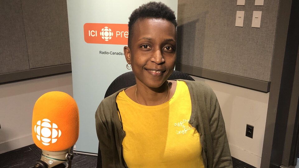 Ama Nibaze en entrevue à Radio-Canada à Toronto