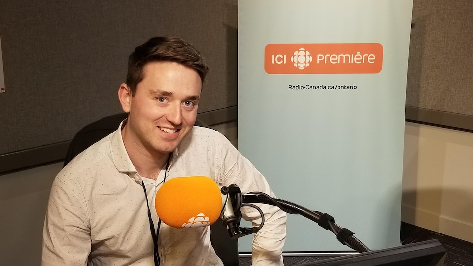 Michael Norris aux studios d'ICI Toronto.