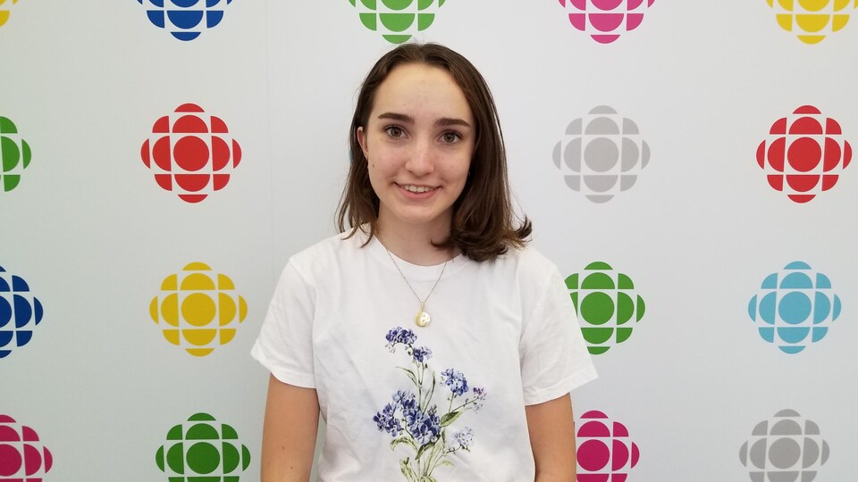 Natasha Pelletier aux studios d'ICI Toronto.