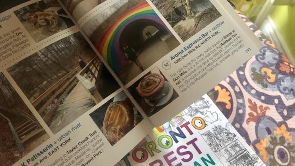 Une photo de l'intérieur du guide.