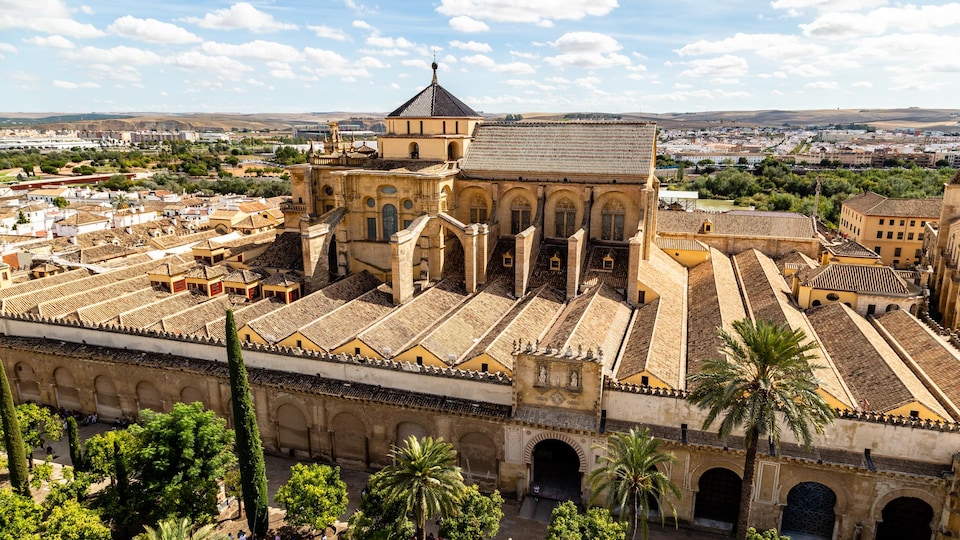 Vue aérienne de la mosquée-cathédrale de Cordoue, en Espagne.