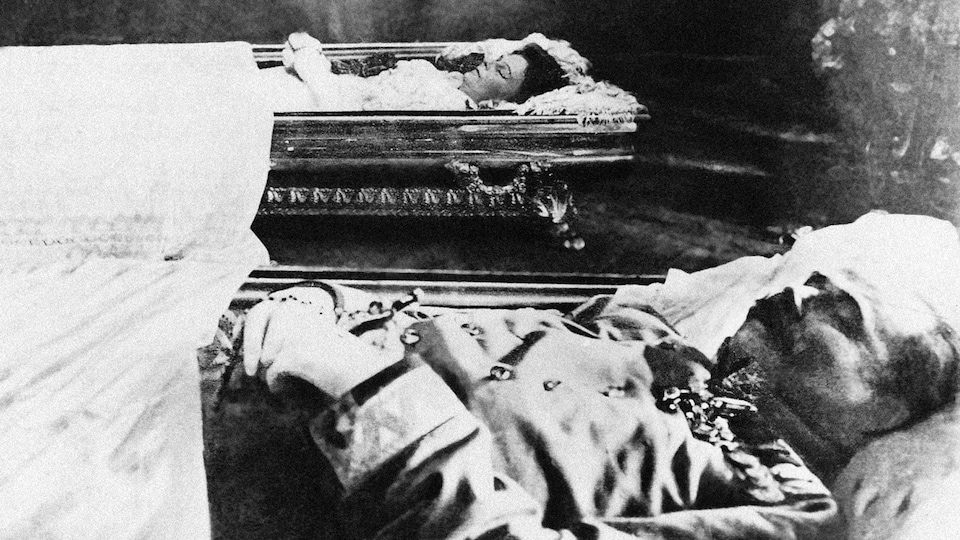 Les dépouilles de l’archiduc François-Ferdinand et de sa femme, Sophie Chotek