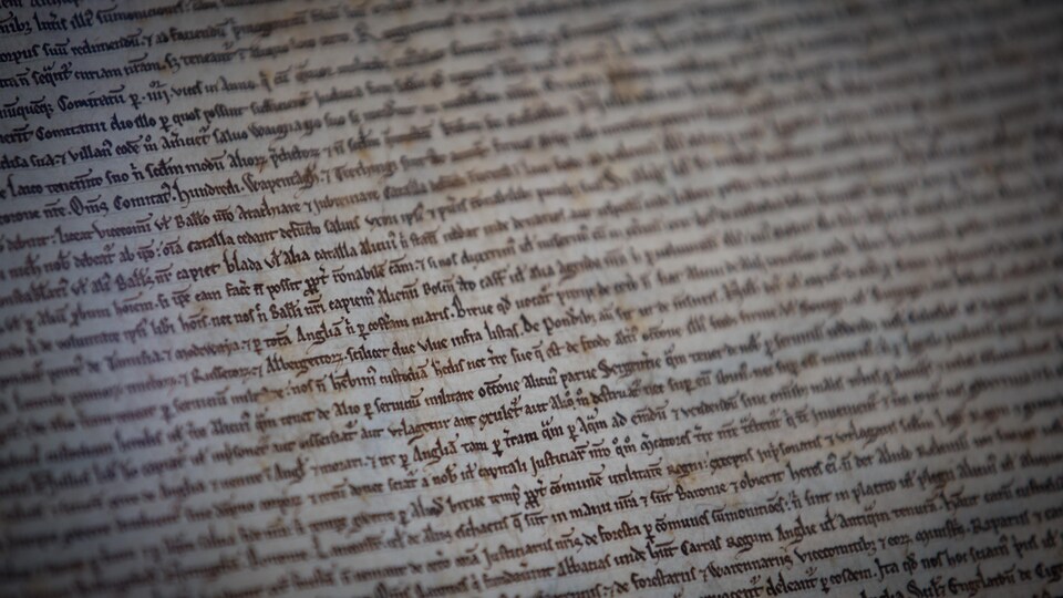 Une copie de la Magna Carta, exposée en 2015 à la cathédrale de Salisbury.