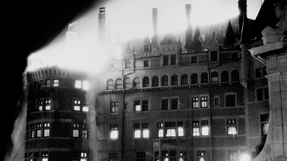 Un incendie a lieu au Château Frontenac en 1926.