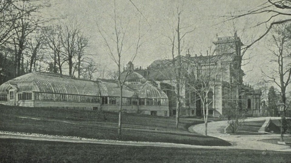 Une vue de l'ouest de la maison Ravenscrag, en 1906.