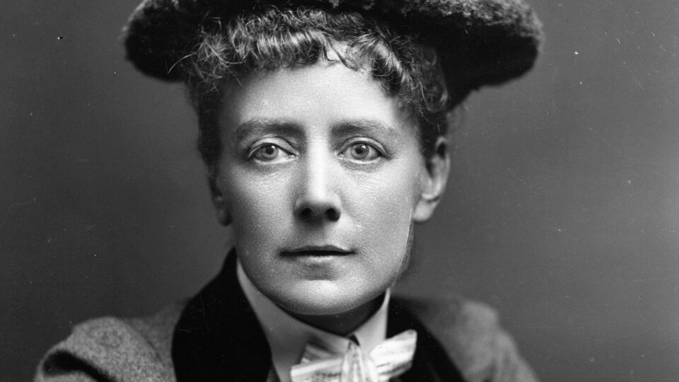 La compositrice Ethel Mary Smyth (1858 - 1944).