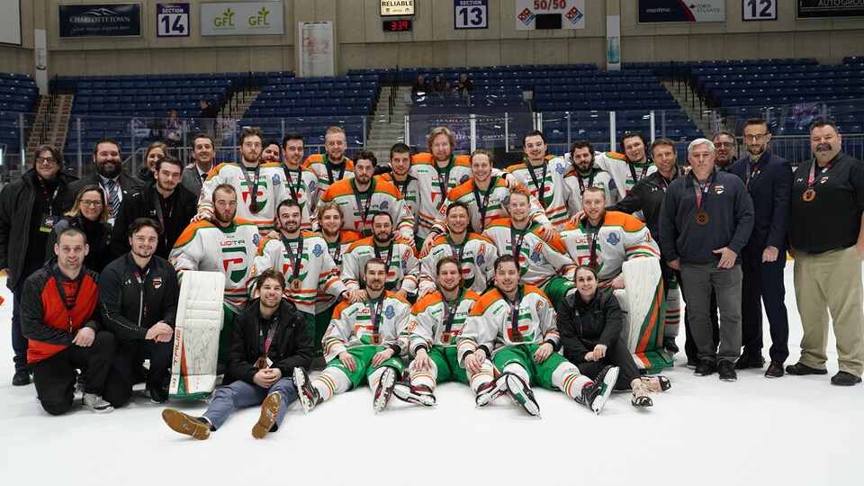 Les Patriotes de l'UQTR gagnent la médaille de bronze au Championnat canadien Les Patriotes de l'UQTR gagnent la médaille de bronze au Championnat canadien