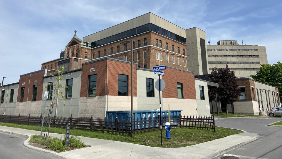 Déménagement du centre mèreenfant un peu d’espoir à Salaberryde