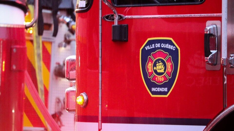 Un camion de pompiers de la ville de Québec.