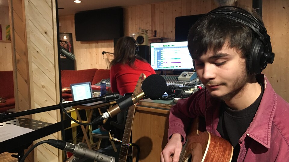 Jacques Surette au coeur de la préparation de son premier album.