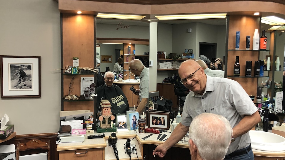 James Lynch, barbier depuis 60 ans