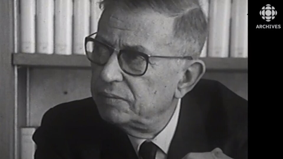 Portrait en gros plan de Jean-Paul Sartre en 1967