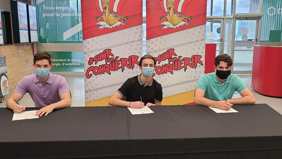 Trois nouveaux joueurs du Drakkar : de gauche à droite : Anthony Lavoie, Félix Gagnon et Olivier Ciarlo.