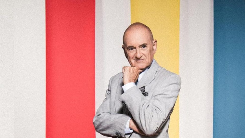 Joël Denis se tient le menton.