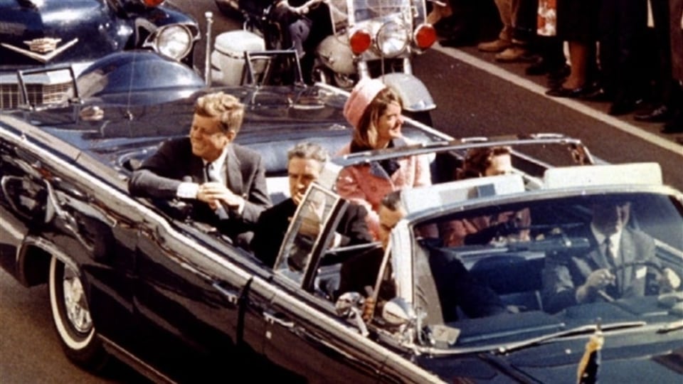 John F. Kennedy et Jacqueline Kennedy dans la voiture présidentielle