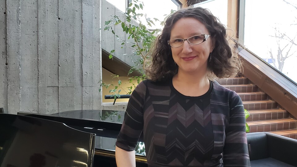 Julie Morin face à la caméra