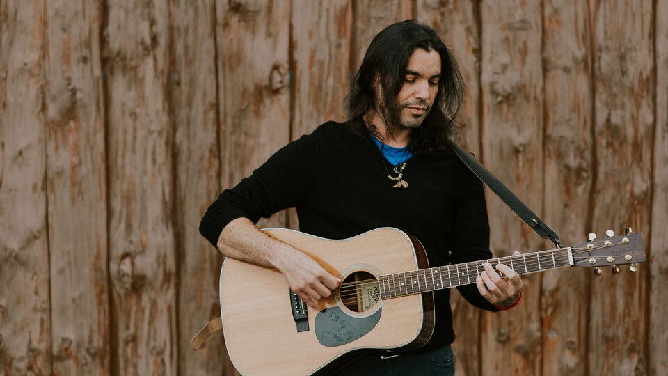Justin Lacroix, auteur-compositeur-interprète francophone du Manitoba