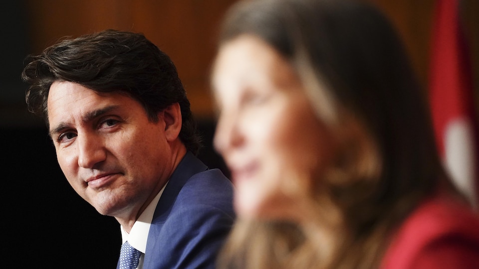 Justin Trudeau et Chrystia Freeland en conférence de presse à Ottawa.