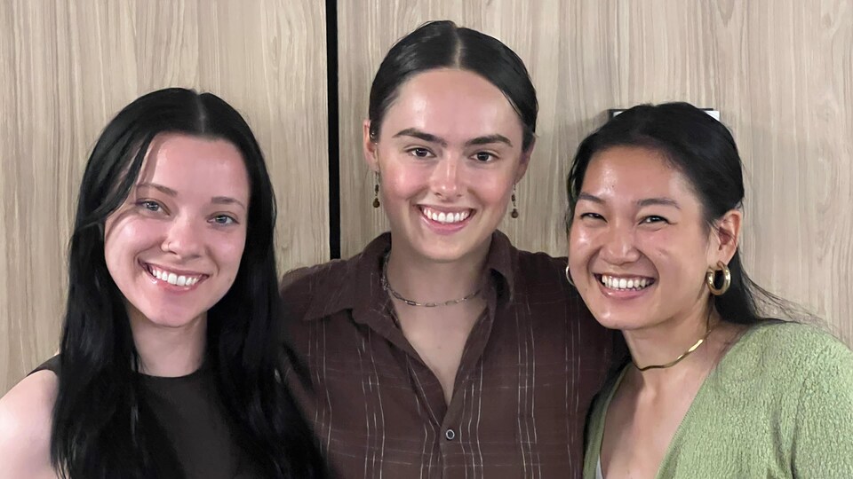 Les trois filles ensemble.