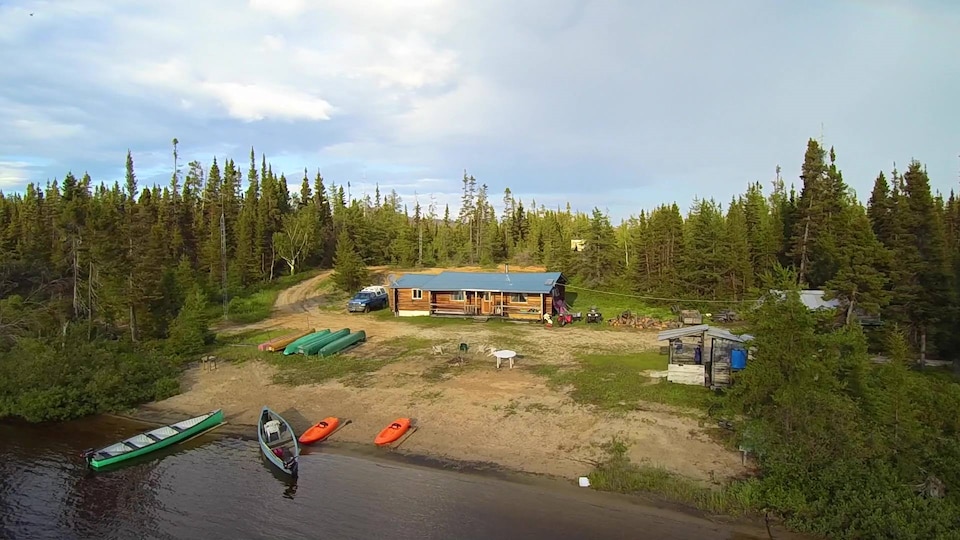 Une vue de la Pourvoirie du Lac Cyprès
