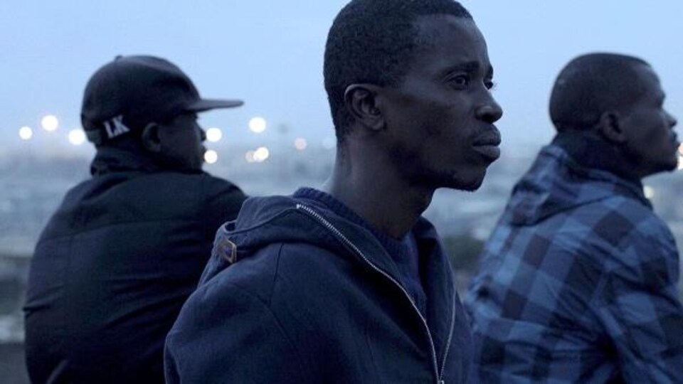 La Prochaine Fois Que Je Viendrai Au Monde Six jeunes du Burundi, suivie par le cinéaste Philippe de Pierpont