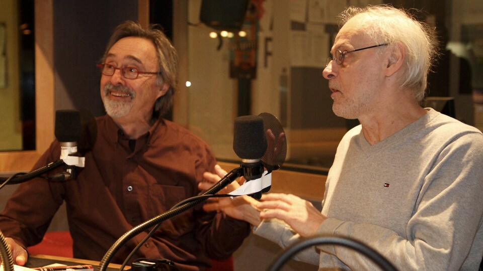 Yves Gingras et Jean-René Roy en studio.