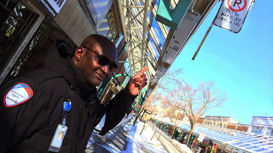 Ibrahim Moumouni, agent au stationnement au Service de police de la Ville de Montréal depuis 9 ans.