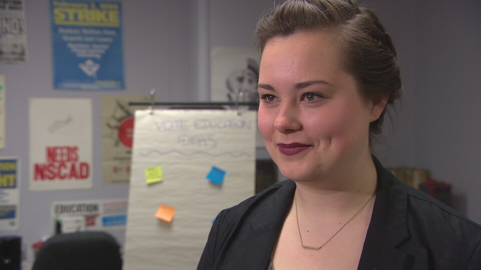 Anna Dublinski. de la Fédération canadienne des étudiantes et étudiants