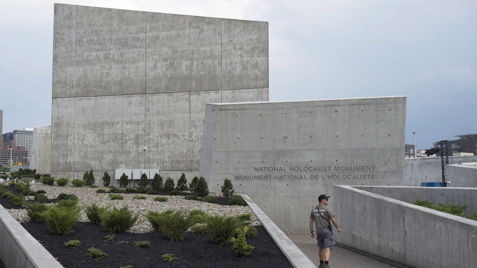 Le monument national de l'Holocauste, à Ottawa, a été conçu par Claude Cormier.