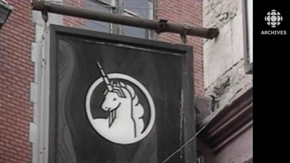 Enseigne du Théâtre La Licorne sur le boulevard Saint-Laurent