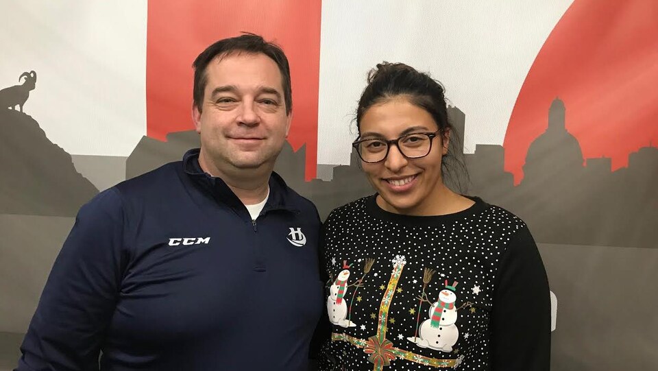 L'homme et la femme dans un studio de Radio-Canada