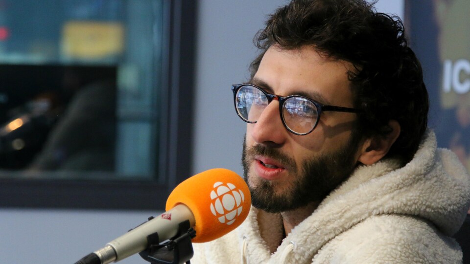 uis-Pierre B. Phaneuf en studio