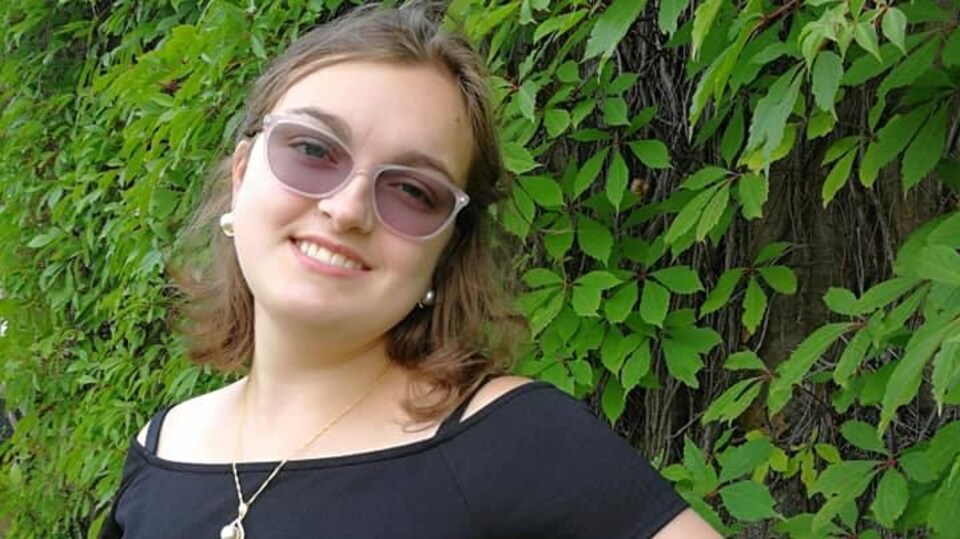 Lydie-Anne Ruest Belliveau vit avec un trouble du spectre de l'autisme. Malgré les défis qu'elle a rencontré au cours de sa vie, elle chante depuis sa petite enfance.